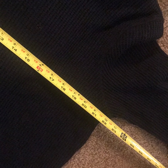 Black hooded sweater by American Eagle - Picture 3 of 3